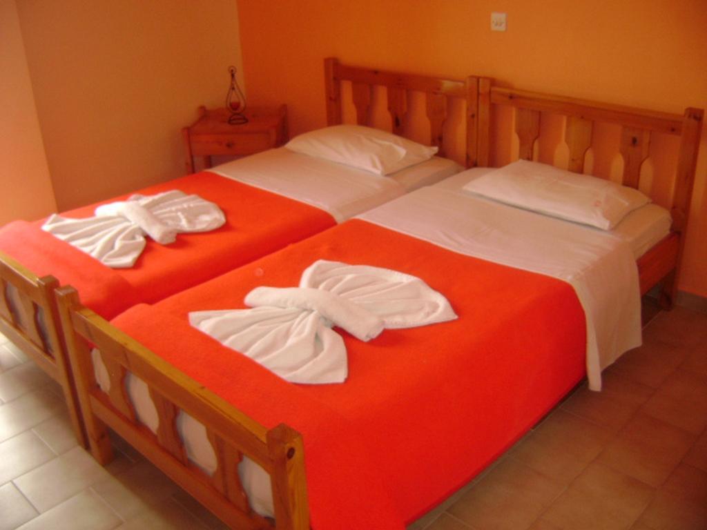 Adonis Beach Hotel Heraklion  ภายนอก รูปภาพ