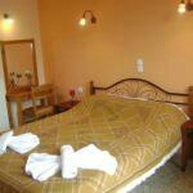 Adonis Beach Hotel Heraklion  ภายนอก รูปภาพ