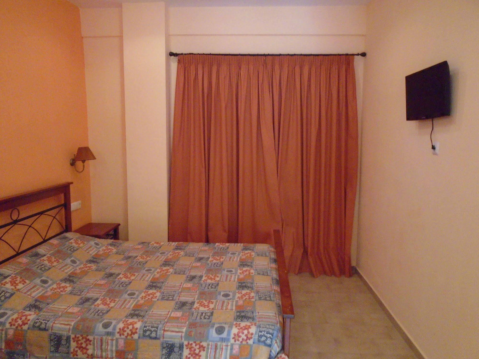 Adonis Beach Hotel Heraklion  ภายนอก รูปภาพ