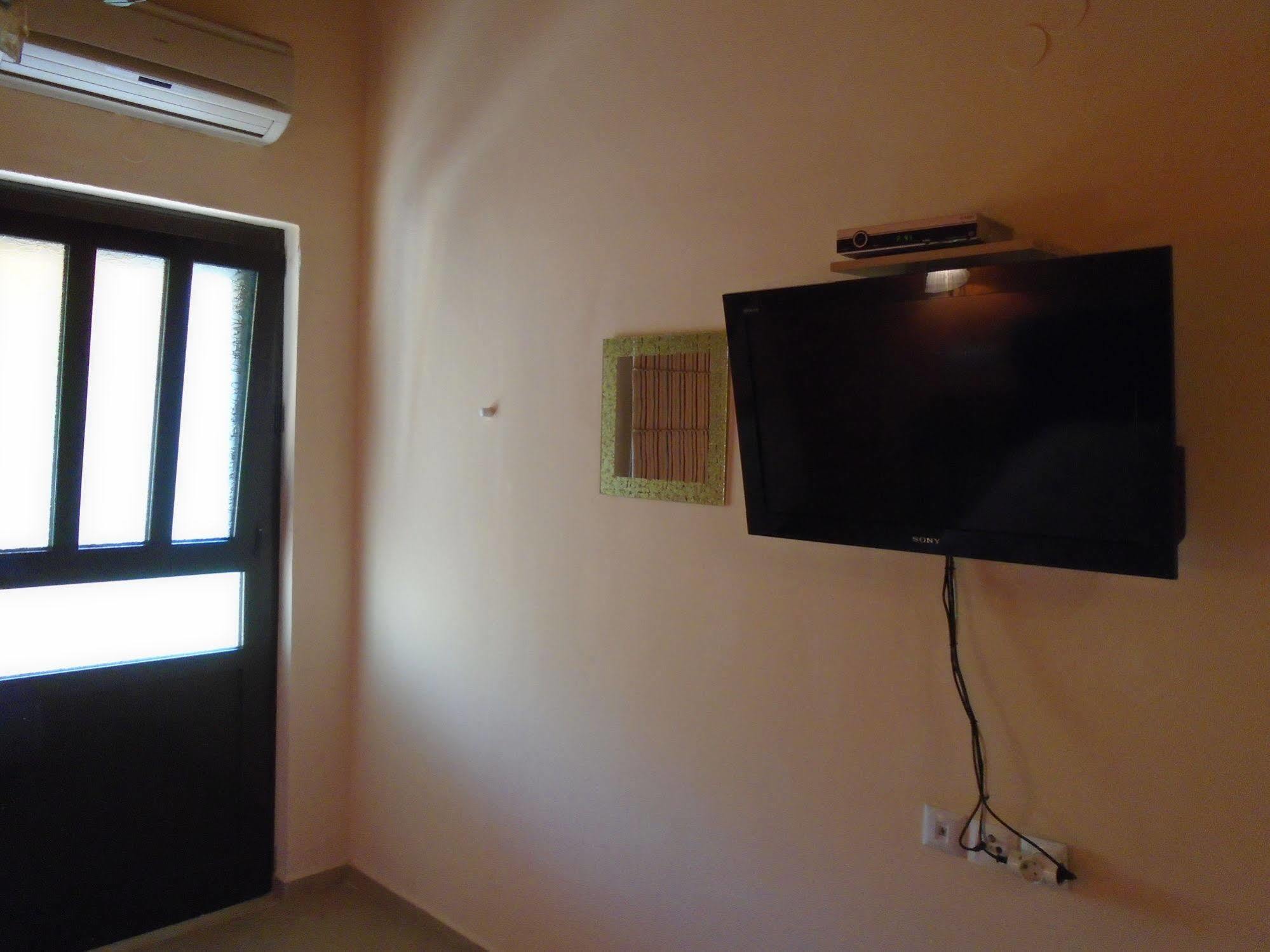 Adonis Beach Hotel Heraklion  ภายนอก รูปภาพ
